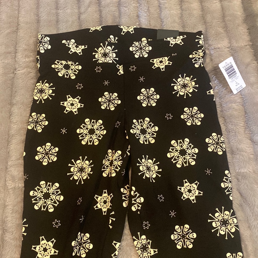 Torrid skeleton snowflakes leggings